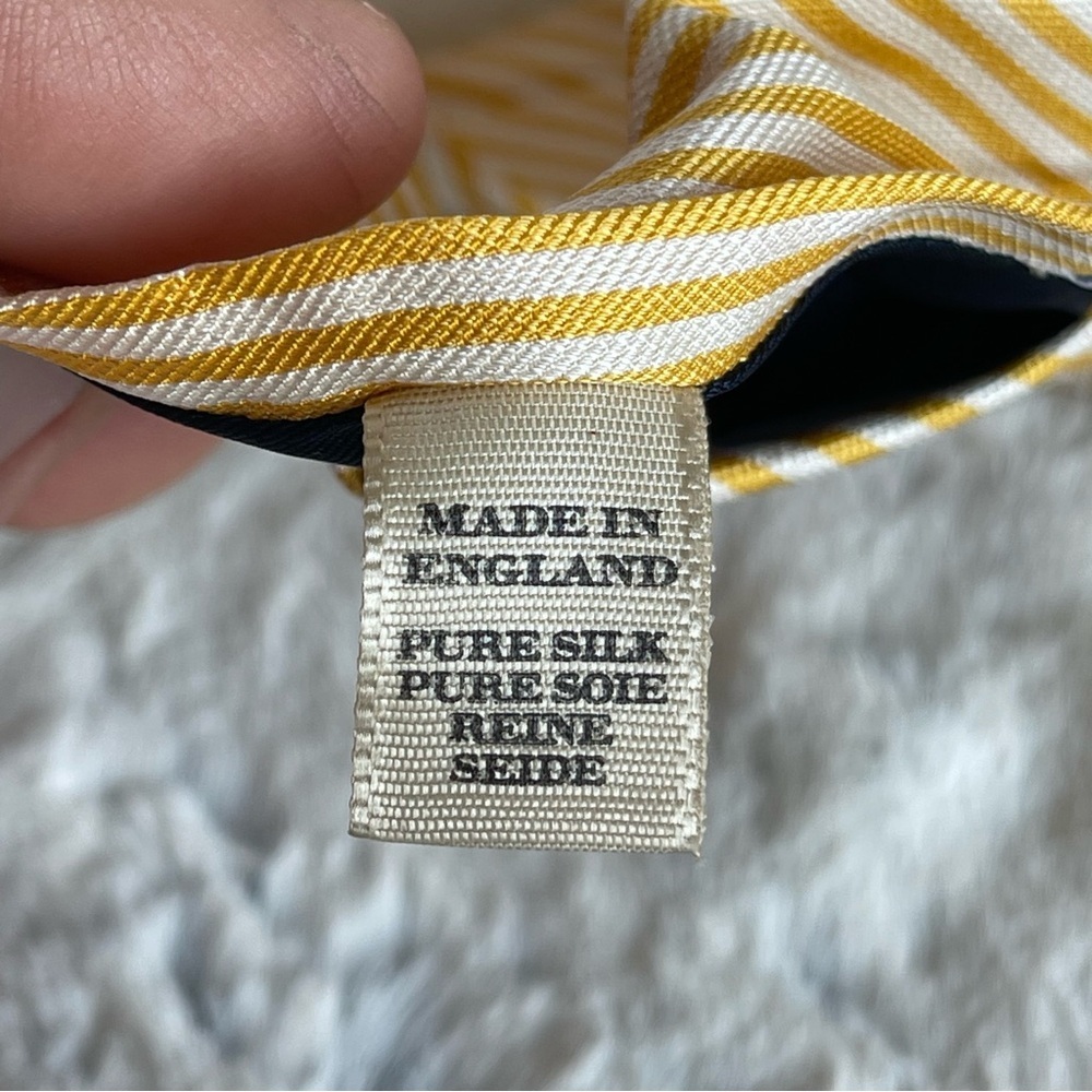 Burberry Classic Yellow and White Striped Tie New - Picture 8 of 10